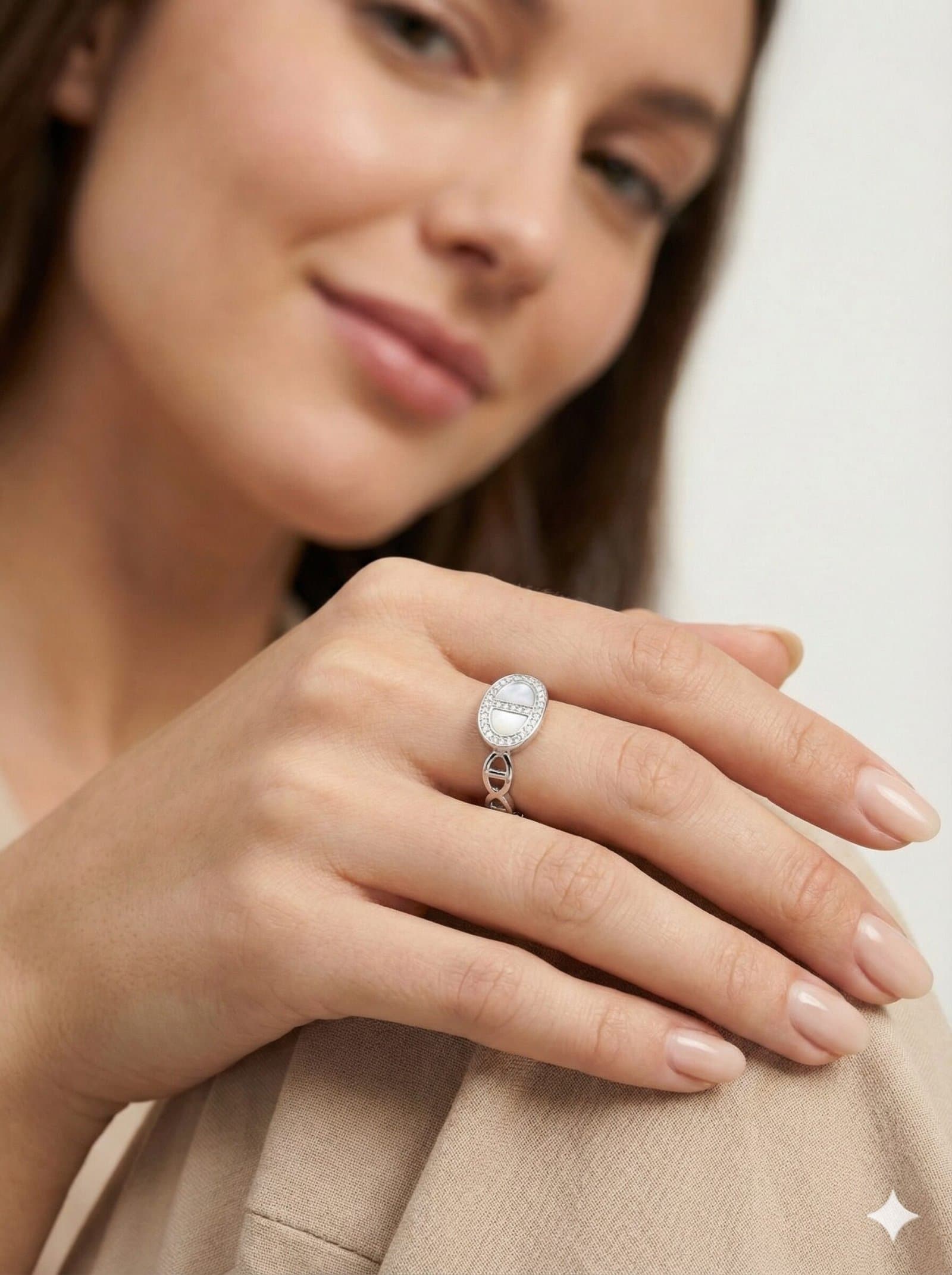 Silver-Toned Chain Link Ring with Oval Pearlescent Inlay and Pave Crystal Halo — image 3