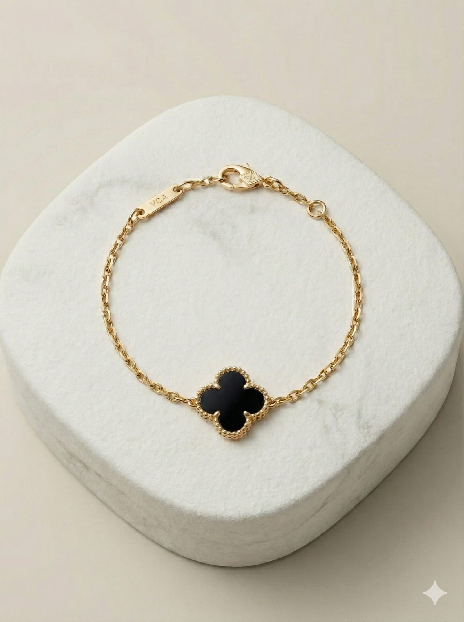 Gold-Tone Chain Bracelet with Single Black Quatrefoil Motif — image 1