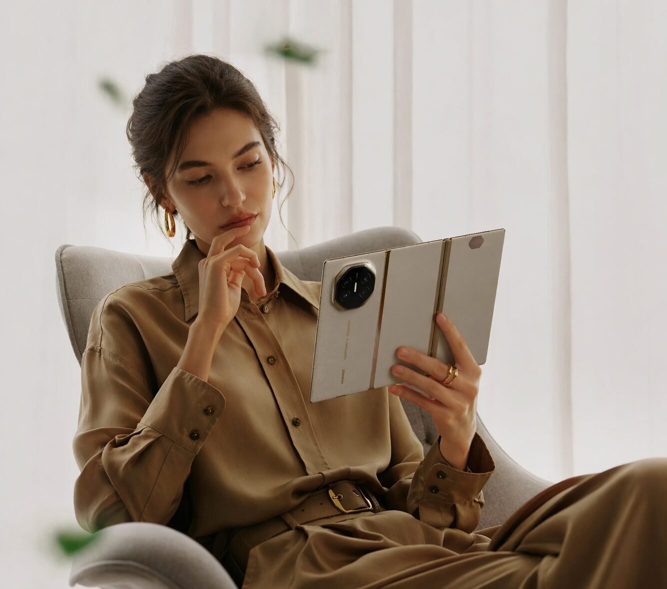 HUAWEI Mate XT Super Slim Tri-Fold Design Smartphone, 16GB+1TB, Advanced Precision Hinge System, Ultra Aperture XMAGE Camera, 10.2-inch Hi-Res HUAWEI X-True Display + MultiView in One, White - Image 5